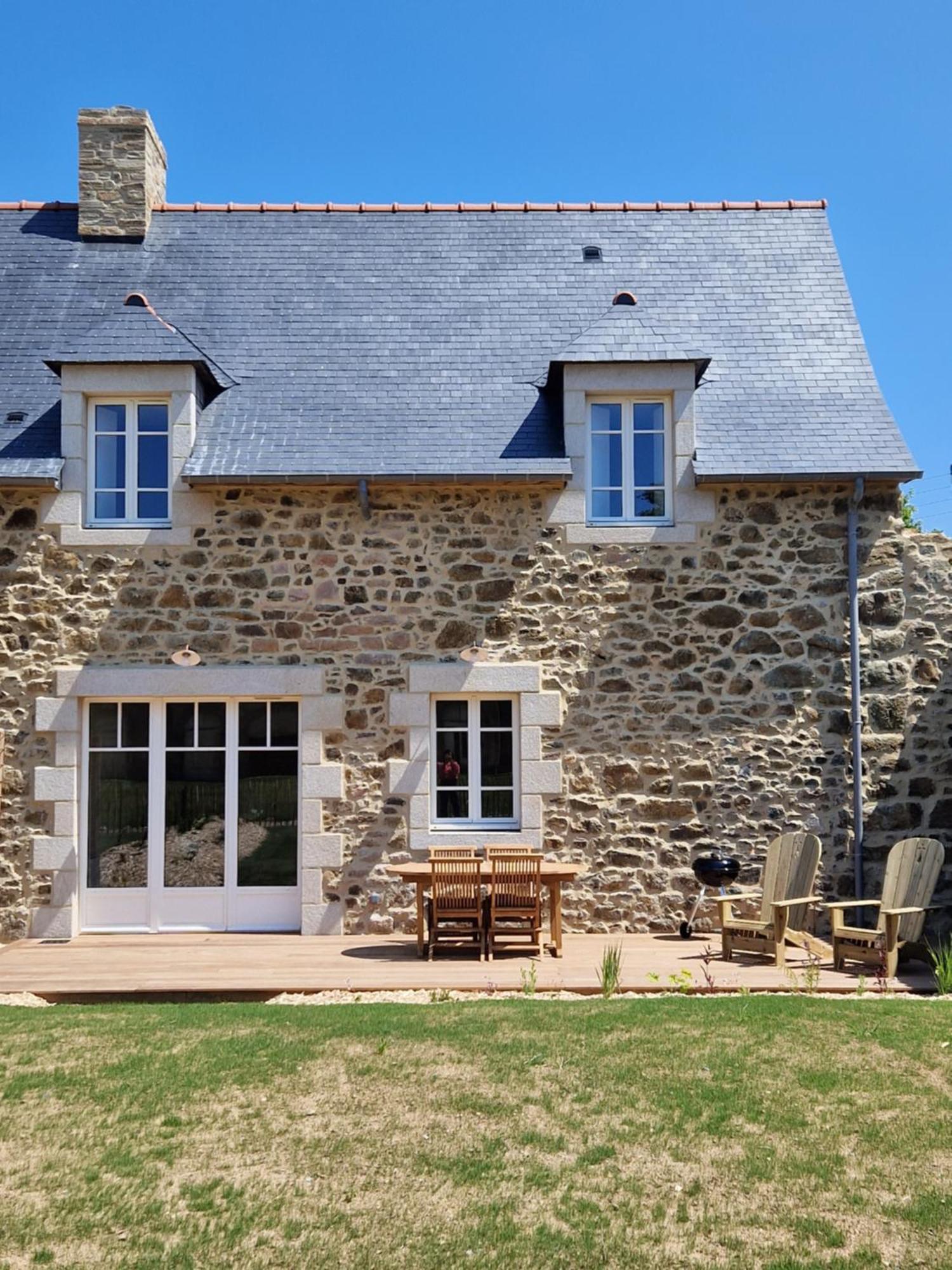 플레뇌프-발-앙드레 Domaine Du Cloitre B&B 외부 사진